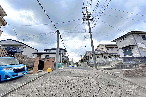 物件の南側前面道路（東側から）［2026年4月26日撮影］