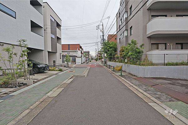 物件の西側前面道路（南側から）［2026年5月14日撮影］