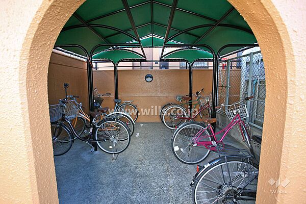 屋内に設けられた駐輪場