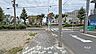 外観：物件の東側前面道路（南側から）［2026年8月5日撮影］