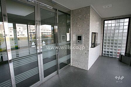エントランスはオートロック付きです。