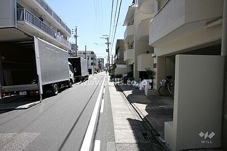 敷地北側の前面道路