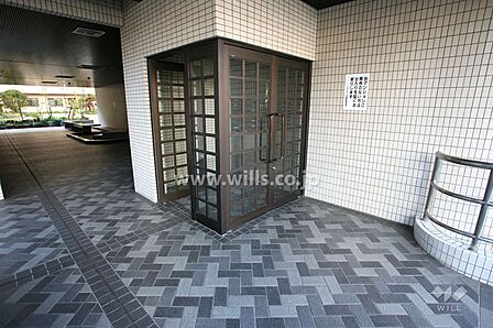 シティコーポ植田B棟エントランス1
