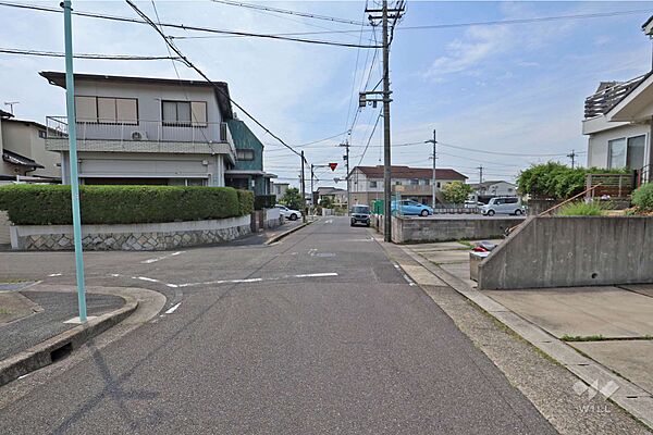 物件北側前面道路（東側から）［2026年6月22日撮影］
