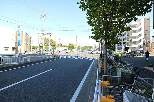 敷地北側の前面道路（片側2車線の山王通）