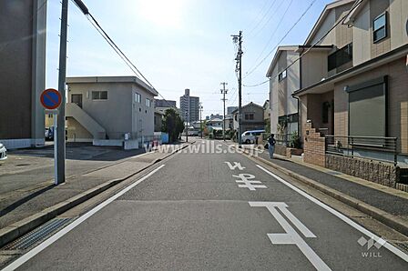 敷地南側の前面道路