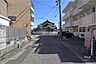外観：物件の南側前面道路（西側から）［2026年10月6日撮影］