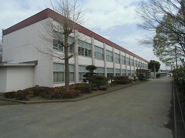 綾瀬市立綾北中学校850m