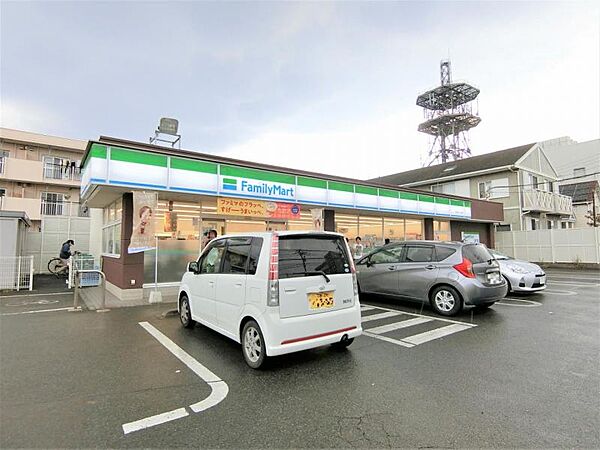 ファミリーマート 深見西一丁目店211m