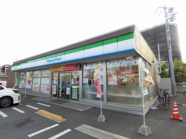 ファミリーマート大和南二丁目店251m