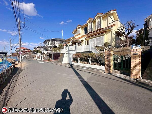 駅に近い閑静な住宅地。「利便性」と「静かさ」を兼ね備えた理想の住環境が整います。