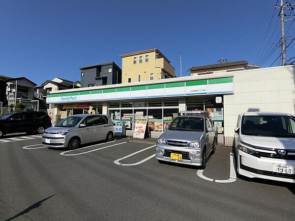 ファミリーマート 大和草柳三丁目店169m