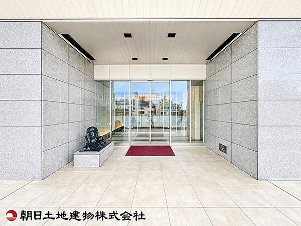 重の高度なセキュリティ体制を備え、安心感のある暮らしを実現する令和3年築マンション。