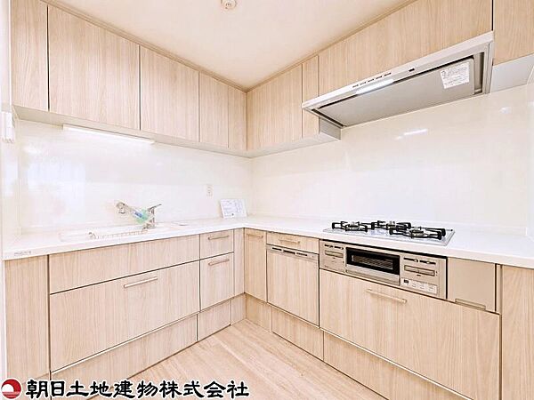 調理スペースが広く、収納もたっぷり！毎日の料理がもっと楽しく、もっとラクになります。