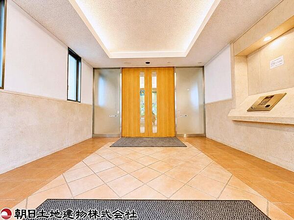 高級感のあるホテルライクなロビーに所有感が満たされます。
