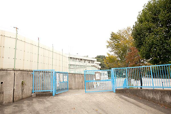 町田市立南つくし野小学校650ｍ