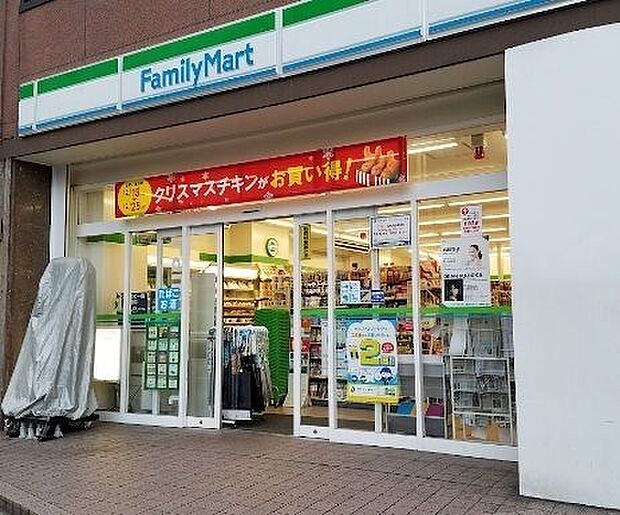 ファミリーマート金山駅南口店 530m