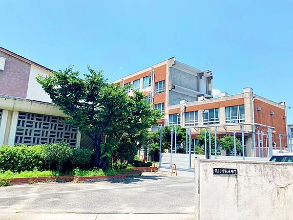 荒子小学校■「思いやりの心を持ち、広い視野に立って考える子」「豊かな心を持ち、進んで学ぶ子」「健やかな心身とたくましい実践力を身につけた子」調和と統一のとれた健全な児童の育成を目指しています…