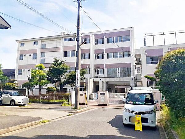 万場小学校■「やってみよう！」「できる！」やる気あふれる万場っ子～「めあて」とともに、自律して学び続ける子どもの育成を目指して～ 240m