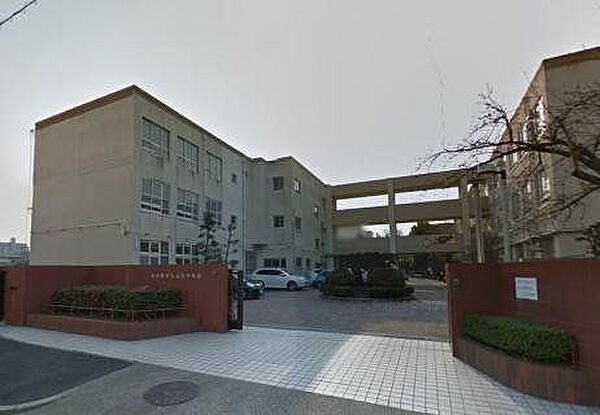 山王中学校■「心身ともに健康で、実践力のあるたくましい人間を育成するとともに、国家・社会の成員として必要な資質と能力の育成」を教育目標として掲げています。 1000m