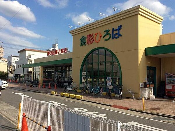 ウシヒロ八熊店■金曜日のランチはウシヒロのお弁当で決まり！八熊店名物「お弁当バイキング」♪ 220m