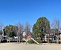 周辺：郷中公園■緑いっぱいの自然に囲まれた公園です。お父さんの休日には運動用具をもってキャッチボールしたり、サッカーしたりと幅広い遊びを可能にしてくれます。 280m