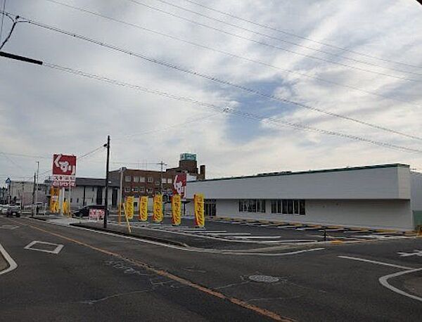 スギドラッグ 春田店■スギ薬局は、来店ポイントに「スギポイント」が還元率1％で付与されます。 560m
