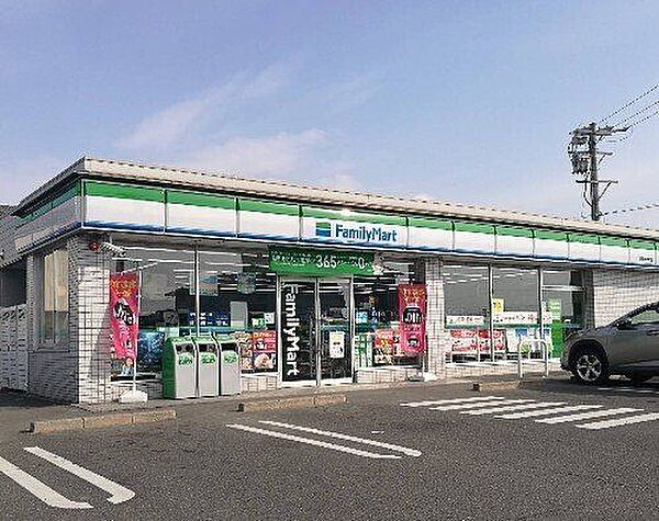 ファミリーマート津島越津町店■「あなたとコンビに」ファミリーマート。24時間営業のコンビニは生活環境に欠かせません♪Tカードなどがご利用いただけます！ 930m