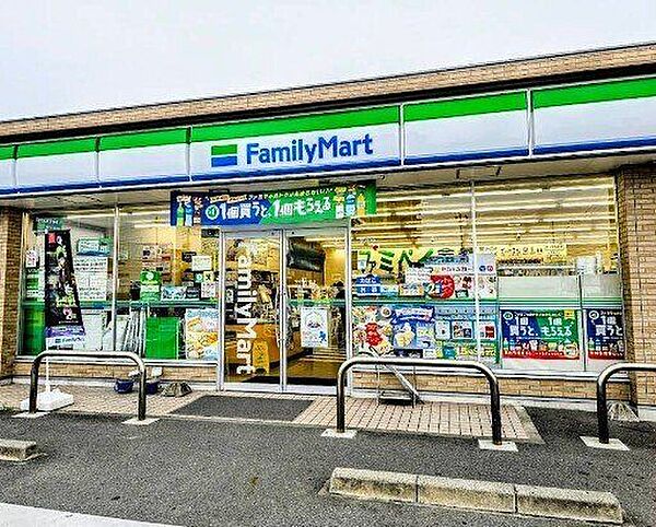 ファミリーマート蟹江学戸店■「あなたとコンビに」ファミリーマート。24時間営業のコンビニは生活環境に欠かせません♪Tカードなどがご利用いただけます！ 120m