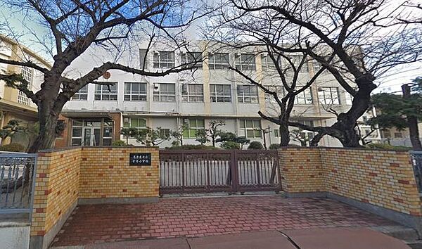 千年小学校■年間を通してさまざまな行事が予定されています。授業参観もあり、子ども達の充実した学校生活を見学することもできます。 480m