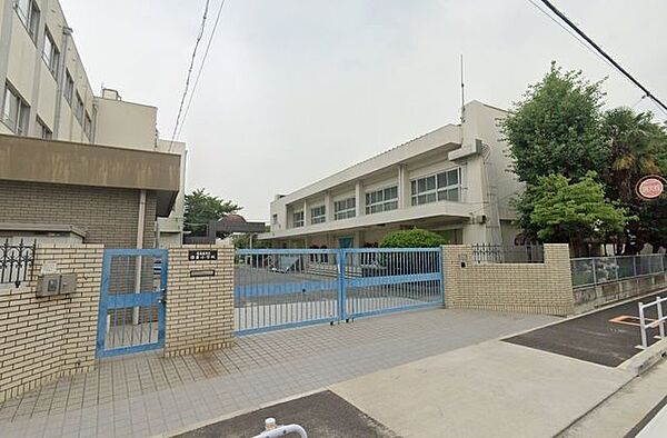 日吉小学校■年間を通してさまざまな行事が予定されています。授業参観もあり、子ども達の充実した学校生活を見学することもできます。 350m