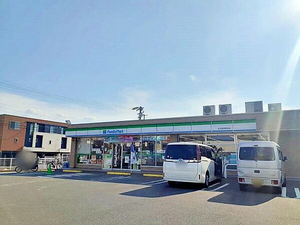 ファミリーマート名古屋港知多店■「あなたとコンビに」ファミリーマート。24時間営業のコンビニは生活環境に欠かせません♪Tカードなどがご利用いただけます！ 500m