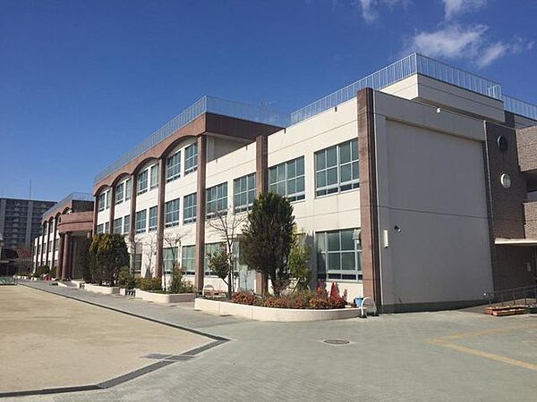 東港中学校■設立から70年以上経つ歴史ある中学校。周りは閑静な住宅街に囲まれています。 110m