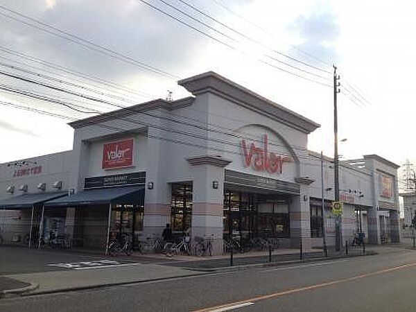 バロー港栄店■～食べて美味しい価格ある食材をバローから食卓へ～豊かでおいしい食生活を、バローオリジナル商品多数。 430m