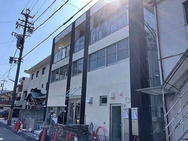 愛知保育園■60年以上の歴史を持つ地域で愛されてきた小さな保育園で「モンテッソーリ教育・リズム遊び・生活・自然体験」を大切にしています。 190m