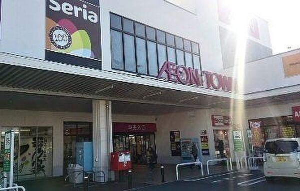 マックスバリュ千年店■朝7時から夜23時まで営業を行っている便利なスーパー。 650m