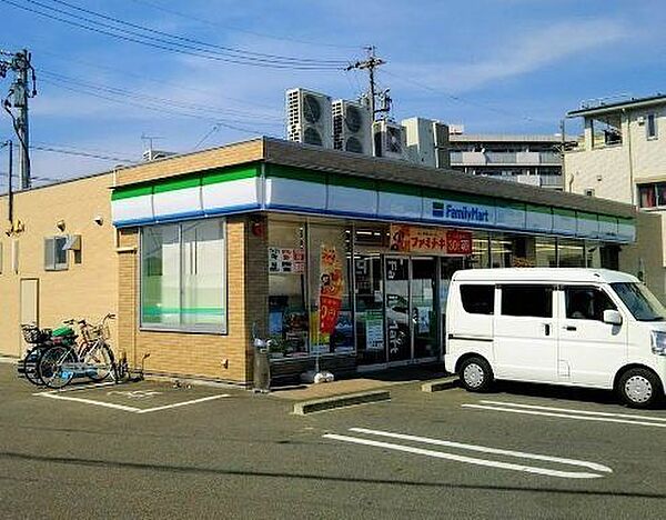 ファミリーマート熱田一番町店■「あなたとコンビに」ファミリーマート。24時間営業のコンビニは生活環境に欠かせません♪Tカードなどがご利用いただけます！ 510m