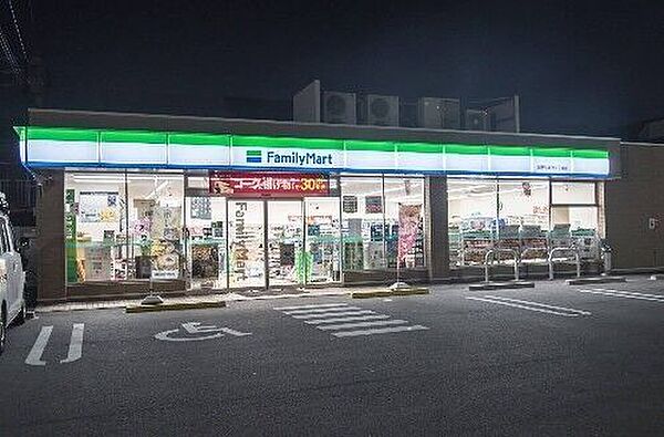ファミリーマート瑞穂弥富通四丁目店■時間営業のコンビニは生活環境に欠かせません♪Tカードなどがご利用いただけます！ 570m