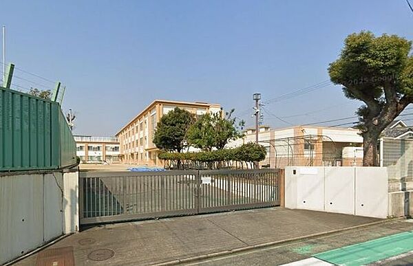 名古屋市立御劔小学校■年間を通してさまざまな行事が予定されています。授業参観もあり、子ども達の充実した学校生活を見学することもできます。 140m