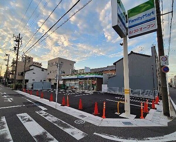 ファミリーマート瑞穂亀城町店■「あなたとコンビに」ファミリーマート。24時間営業のコンビニは生活環境に欠かせません♪Tカードなどがご利用いただけます！ 370m