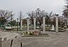 周辺：稲葉地公園■緑いっぱいの自然に囲まれた公園です。お父さんの休日には運動用具をもってキャッチボールしたり、サッカーしたりと幅広い遊びを可能にしてくれます。 990m