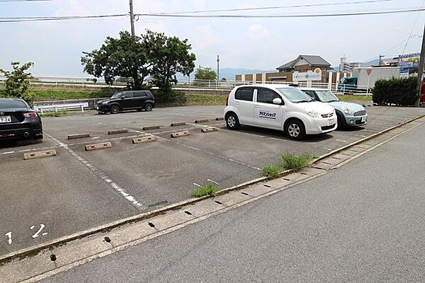 画像25:駐車場があるので、車を買う予定の方も安心です