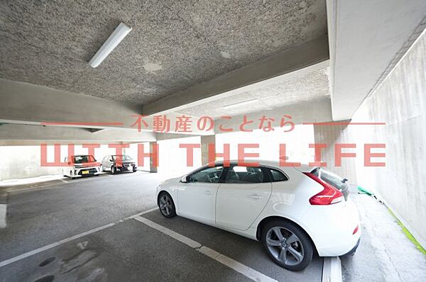 画像5:車をお持ちの方に嬉しい駐車場付きの物件です