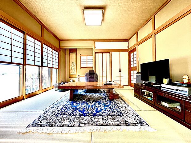 和室があることで落ち着きと癒しの空間が生まれます。来客時の客室としても利用できます。