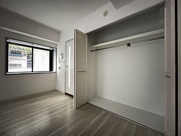 『すっきりとした空間を・・・』居室に大きなクローゼットを設けることにより、有効的な室内を造り上げております。