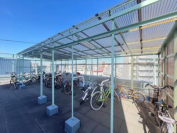 自転車置き場：無料・屋上に置場