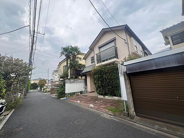 昭和61年9月築ミサワホーム施工のしっかりした建物があります。リノベーションを施してのご使用も可能です。