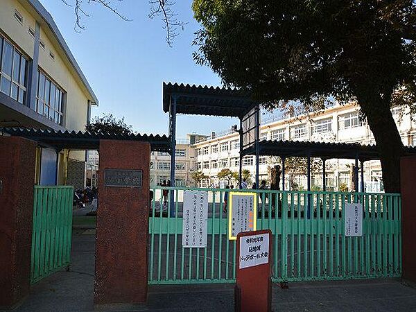 世田谷区砧小学校：徒歩12分（950ｍ）