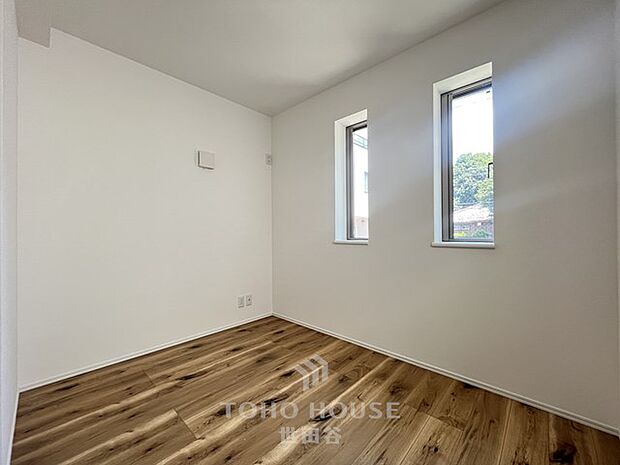 家具の配置のし易い室内です。趣味の部屋としても充分な広さを確保しております。