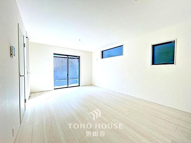 贅沢といえるほどの豊かな居住性と、プライドを満たすクオリティが見事に調和した住空間。リビングも広く設け、訪れる人々を暖かく迎えてくれます。